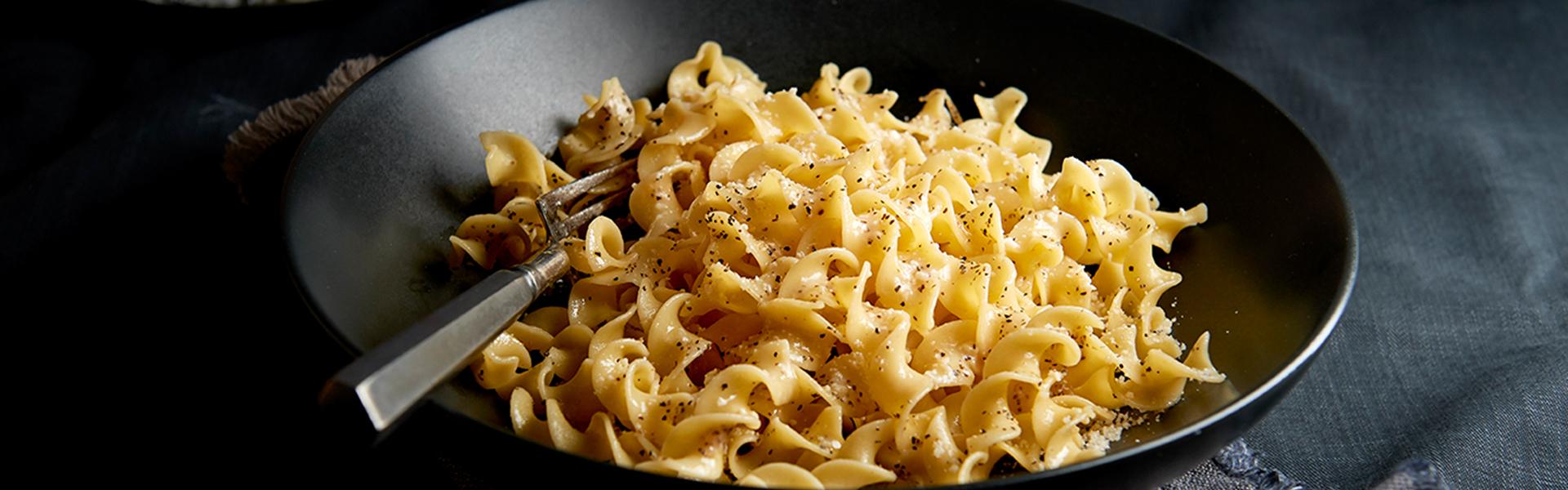 No-Yolks_No-Fail-One-Pan-Cacio-e-Pepe-Noods_1920x600