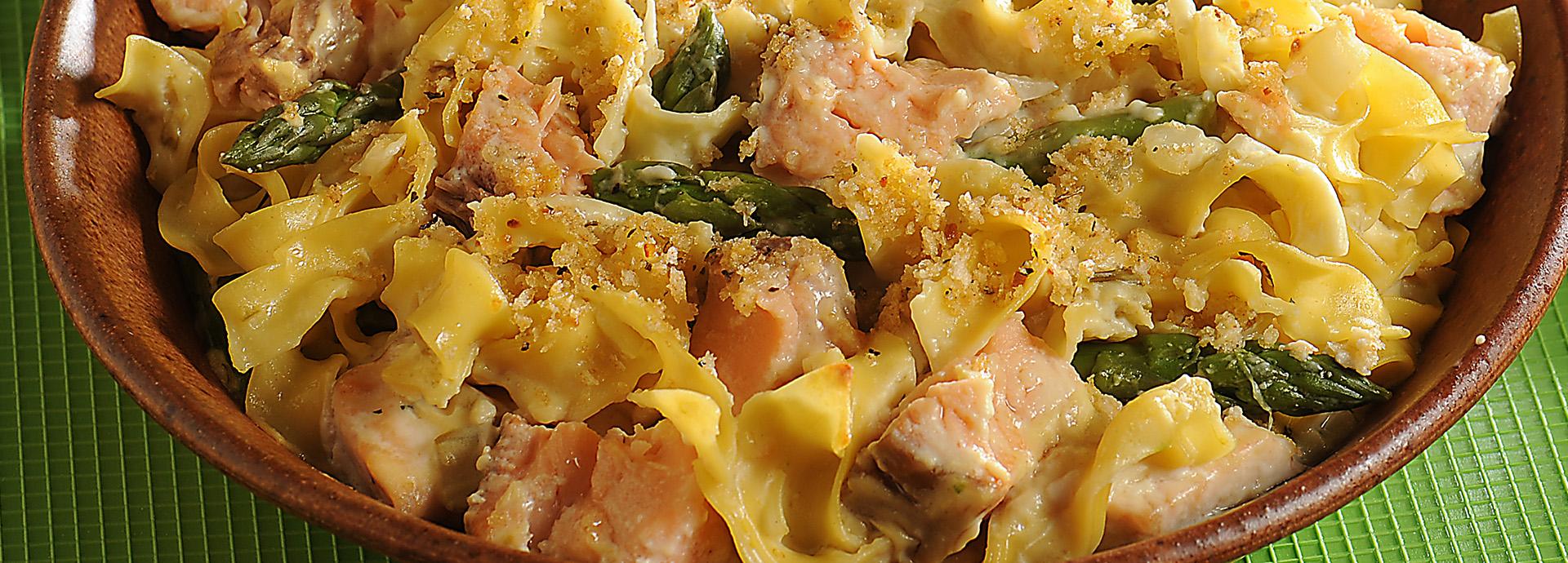 rp_Salmon_and_Asparagus_PotPie_with_Noodles