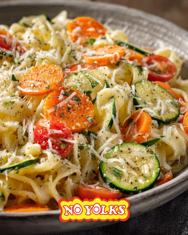 Garlic, parm, veggies, and a rainbow of fresh flavors. These No Yolks Noodles are the ultimate summer dinner everyone will love. 🥕🍝 Link in bio for recipe details.