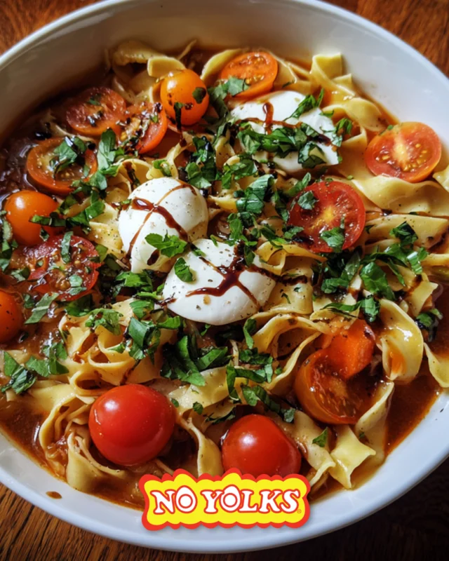 This Caprese tomato noodle soup with No Yolks Noodles is an easy, comforting choice when you’re in the mood for some extra veggies.🍅🍲 Link in bio for recipe details.